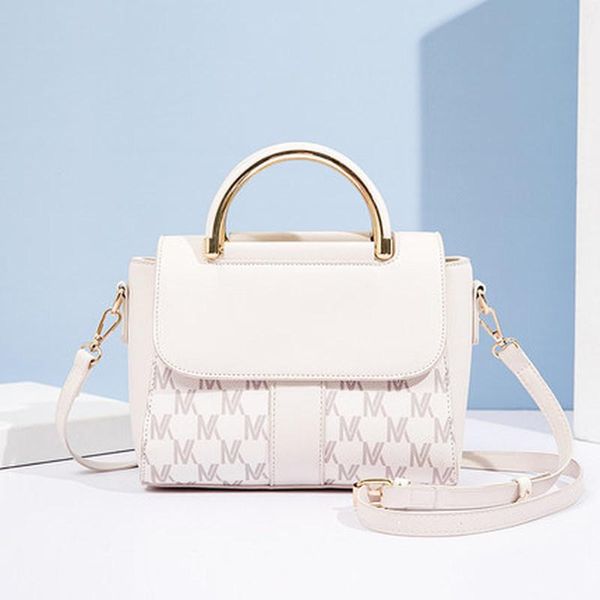 female new luxury designer handbag large-capacity bag bag fashionable joker single shoulder satchels
female new luxury designer handbag large-capacity bag bag fashionable joker single shoulder satchels