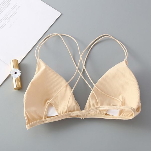 2021 women one-piece seamless solid color bras gathered triangle cup front buckle underwear set feme, Red;black
2021 women one-piece seamless solid color bras gathered triangle cup front buckle underwear set feme, Red;black