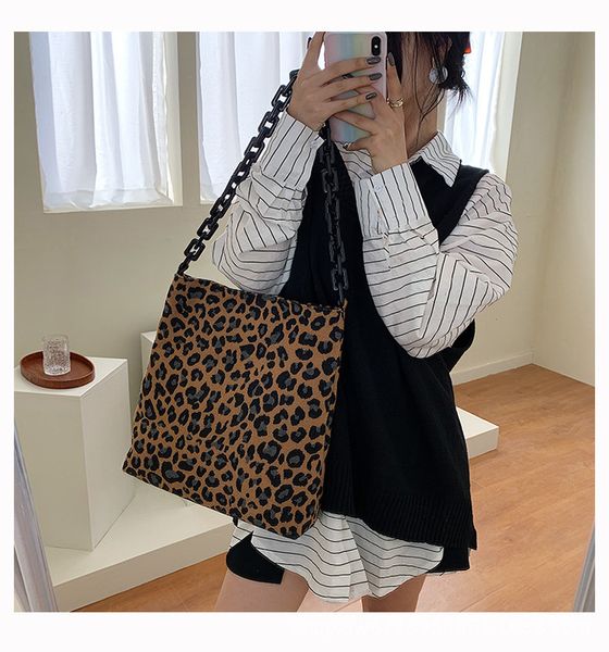 2021 young girl fahion bag kid cool leopard canvas bag fashion icon the same bag girl friend gift, Black
2021 young girl fahion bag kid cool leopard canvas bag fashion icon the same bag girl friend gift, Black
