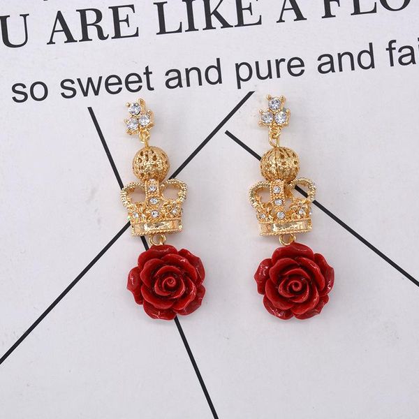 the new crown baroque catwalk retro hollow crown small earrings neo goth jewelry woman 2021 trendy, Golden;silver
the new crown baroque catwalk retro hollow crown small earrings neo goth jewelry woman 2021 trendy, Golden;silver