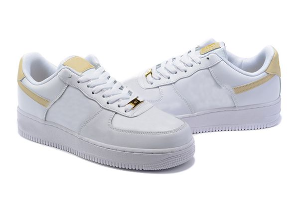 male and female designer skateboard shoes black white prank night chunky bear strange love sports training shoes
male and female designer skateboard shoes black white prank night chunky bear strange love sports training shoes