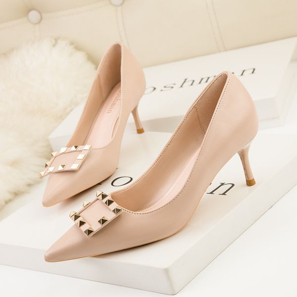 2020 and fashion professional women's high heels flat mouth rivet single shoes nq27, Black
2020 and fashion professional women's high heels flat mouth rivet single shoes nq27, Black