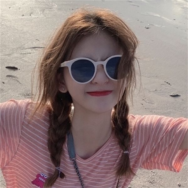 2020 korean fashion girl white frame internet red sunglasses small round face glasses
2020 korean fashion girl white frame internet red sunglasses small round face glasses