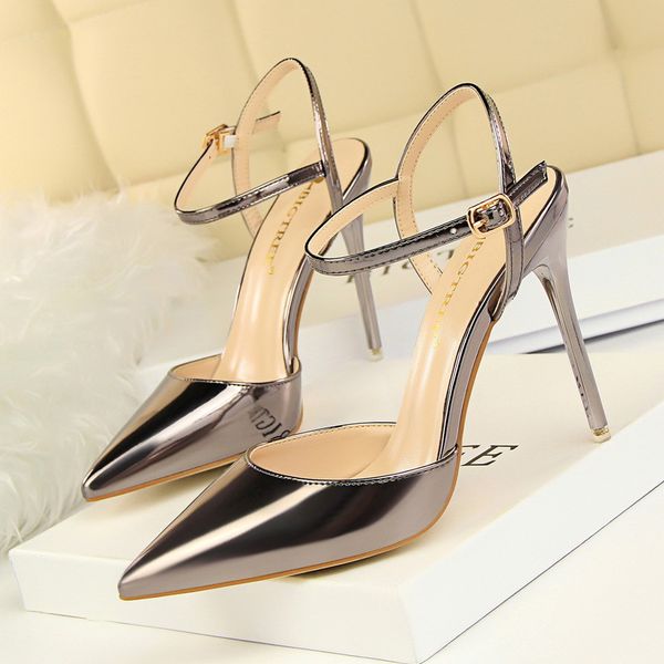 women luxury dress shoes designer high heels patent leather gold tone triple black nuede red womens lady fashion sandals office career party
women luxury dress shoes designer high heels patent leather gold tone triple black nuede red womens lady fashion sandals office career party