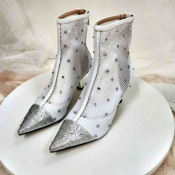 2021 martin female boot new british wind screen drill water hollow short crocheted short-lived boots thin 15jx, Black
2021 martin female boot new british wind screen drill water hollow short crocheted short-lived boots thin 15jx, Black