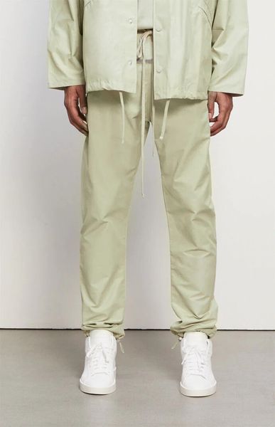 2020 mens pants retro fashion luxury trousers dirt resistant laser reflective color triangle leather embroidery metal nylon pants, Black
2020 mens pants retro fashion luxury trousers dirt resistant laser reflective color triangle leather embroidery metal nylon pants, Black