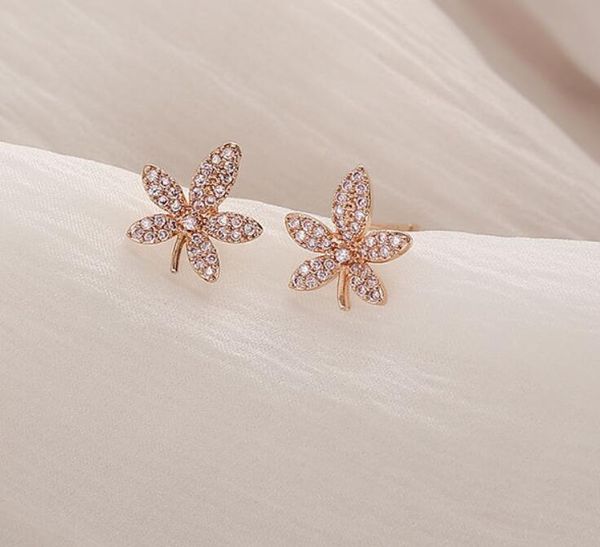 2020 the new korean style fresh and simple. maple leaf shape is full of earrings. it is suitable for women's work, shopping and dating, Golden;silver
2020 the new korean style fresh and simple. maple leaf shape is full of earrings. it is suitable for women's work, shopping and dating, Golden;silver