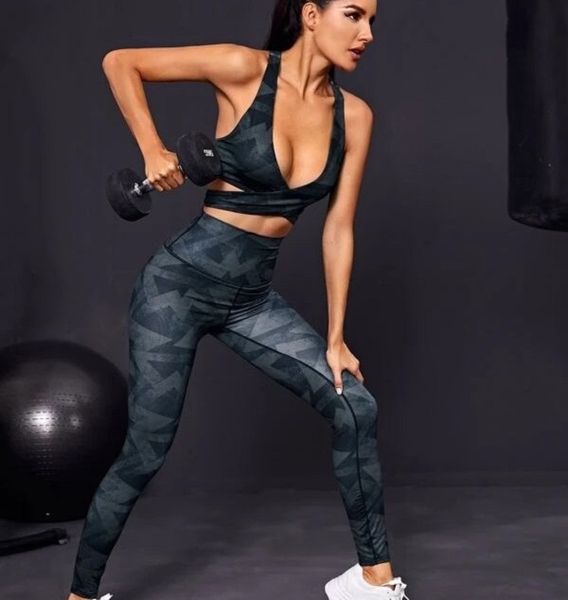 fashion designer womens yoga suit gym outwear sportwear tracksuits fitness sports v neck 2pcs pant bra t shirts print leggings runner, Gray
fashion designer womens yoga suit gym outwear sportwear tracksuits fitness sports v neck 2pcs pant bra t shirts print leggings runner, Gray