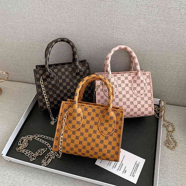 2022 factory wholesale new autumn and winter new handbag small square fashion leisure shoulder trend messenger women's bag 
2022 factory wholesale new autumn and winter new handbag small square fashion leisure shoulder trend messenger women's bag