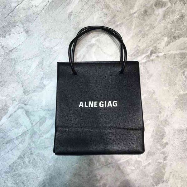 classic bucket bag, hand-held shoulder back wrist, large sales volume, medium size lychee grain leather purses
classic bucket bag, hand-held shoulder back wrist, large sales volume, medium size lychee grain leather purses