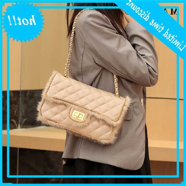 maidudu women's 2020 new xiaoxiangfeng lingge chain fashion mink hair messenger portable shoulder bag
maidudu women's 2020 new xiaoxiangfeng lingge chain fashion mink hair messenger portable shoulder bag