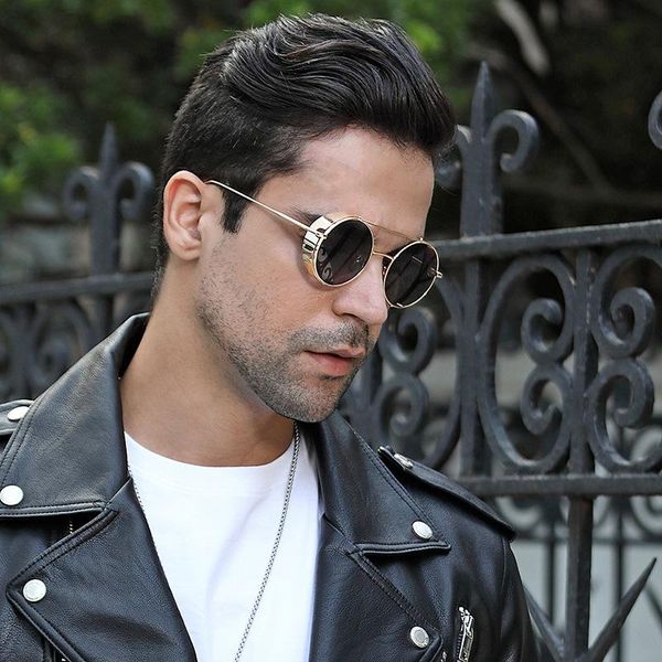2021 new men and women trendy punk style round sunglasses fashion metal frame side windproof glasses, White;black
2021 new men and women trendy punk style round sunglasses fashion metal frame side windproof glasses, White;black