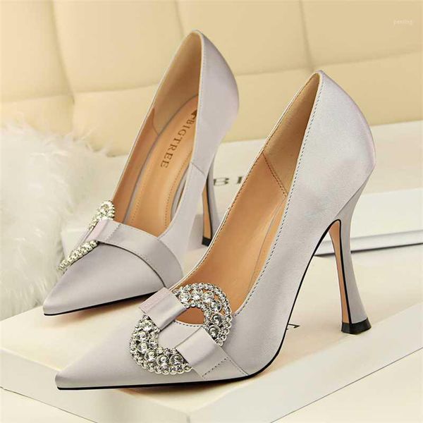 koovan women's high pumps 2020 style pointed women crystal solid silk shallow high heels rhinestone women's wedding shoes1, Black
koovan women's high pumps 2020 style pointed women crystal solid silk shallow high heels rhinestone women's wedding shoes1, Black