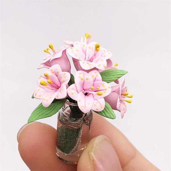 1: 12 mini doll house dollhouse furniture pocket ornaments resin flower living room flower arrangement pink lily handmade design crsm
1: 12 mini doll house dollhouse furniture pocket ornaments resin flower living room flower arrangement pink lily handmade design crsm