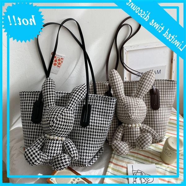 new fashion in autumn and winter 2020 large capacity single shoulder texture lattice doll rabbit tote women's bag
new fashion in autumn and winter 2020 large capacity single shoulder texture lattice doll rabbit tote women's bag