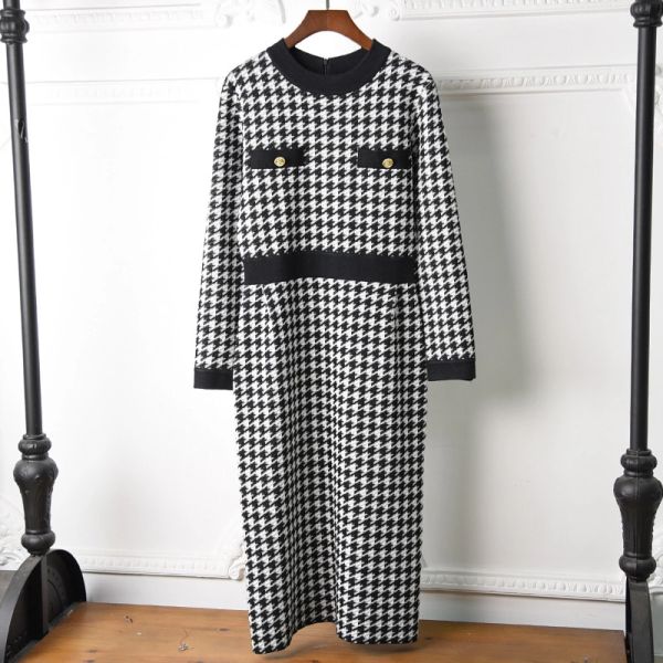 1201 2021 autumn brand same style dress long sleeve fashion womens clothes panelled plaid crew neck, Black
1201 2021 autumn brand same style dress long sleeve fashion womens clothes panelled plaid crew neck, Black