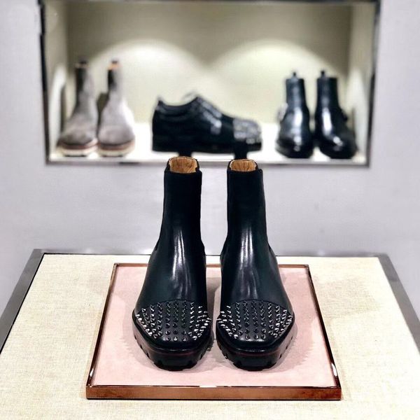2021 designers shoes new red sneaker men spikes suede leather men shoes super perfect melon motorcycle ankle boots, Black
2021 designers shoes new red sneaker men spikes suede leather men shoes super perfect melon motorcycle ankle boots, Black