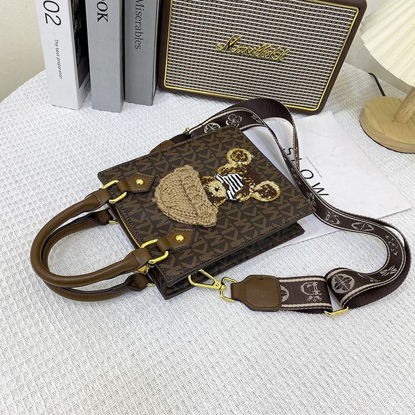 wholesale ladies shoulder bag retro printed leather handbag street trend cartoon decoration women handbags personality vertical fashion snak
wholesale ladies shoulder bag retro printed leather handbag street trend cartoon decoration women handbags personality vertical fashion snak