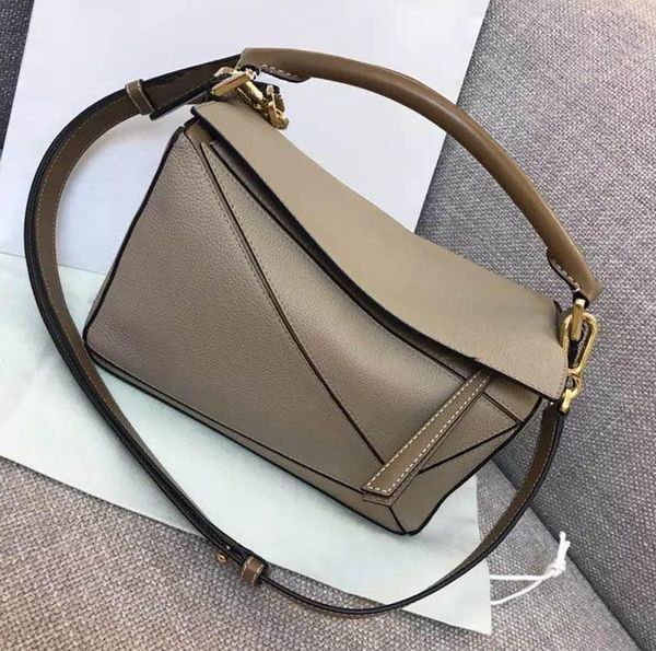 bag for women 2020 autumn and winter new genuine leather ladies bags handbag shoulder crossbody stitching mini geometric bag color block ba, Black;red
bag for women 2020 autumn and winter new genuine leather ladies bags handbag shoulder crossbody stitching mini geometric bag color block ba, Black;red