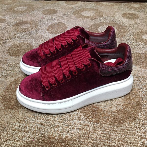 2021 the new winter new thick background anti-skid shoes male and female can add luxury 94b3, Black
2021 the new winter new thick background anti-skid shoes male and female can add luxury 94b3, Black
