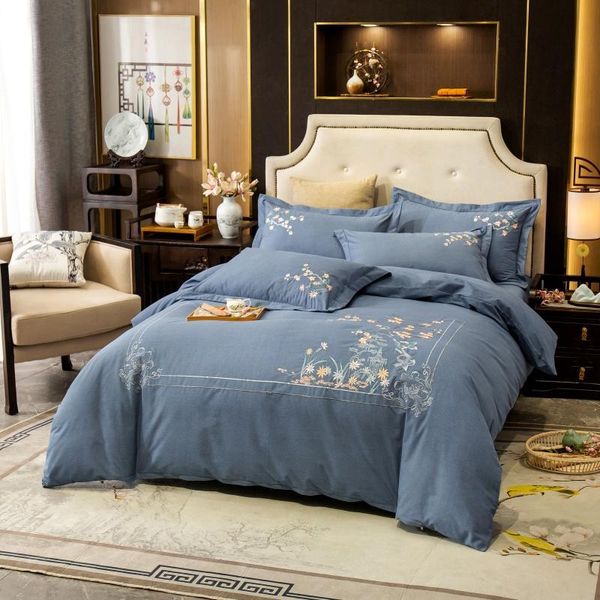 winter thicker embroidery luxury bedding set  king size duvet cover bed sheet set 600tc egyptian cotton soft 4pcs copy 
winter thicker embroidery luxury bedding set  king size duvet cover bed sheet set 600tc egyptian cotton soft 4pcs copy