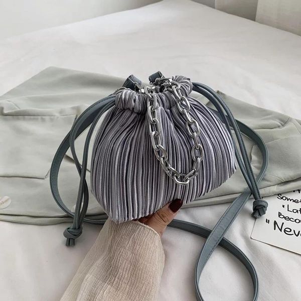 sac главная бархатное сцепление crossbody сумки для женщин 2021 зимняя мода сумки для плеча и кошельки роскошный модный крест сумка
sac главная бархатное сцепление crossbody сумки для женщин 2021 зимняя мода сумки для плеча и кошельки роскошный модный крест сумка