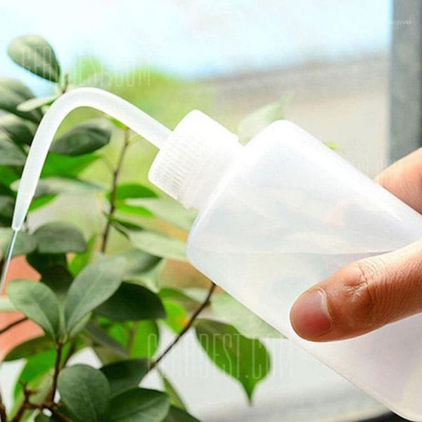 250 / 500ml white plastic watering tools durable diffuser dispenser eco-friendly curved mouth practical portable squeeze bottle1
250 / 500ml white plastic watering tools durable diffuser dispenser eco-friendly curved mouth practical portable squeeze bottle1