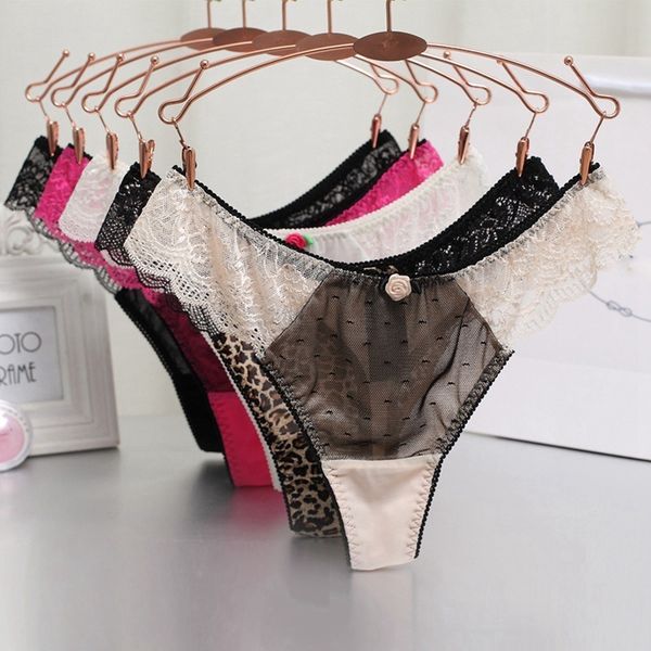 2021 fashion lace woman panties hollow ruffled print breathable hip low waist female ladies briefs g-string new, Black;white
2021 fashion lace woman panties hollow ruffled print breathable hip low waist female ladies briefs g-string new, Black;white