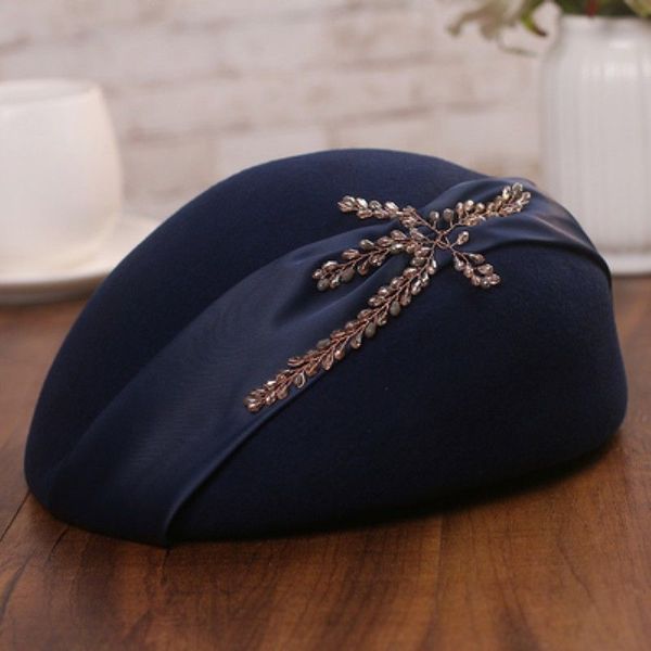 woman autumn winter woolen beret light luxury rhinestone duck tongue cap elegant bud british retro hat
woman autumn winter woolen beret light luxury rhinestone duck tongue cap elegant bud british retro hat