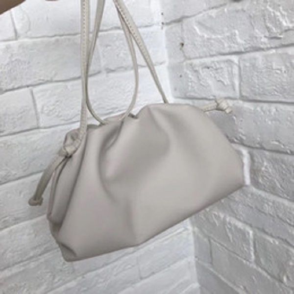 designer cowhide cloud shape handbags crossbody bags sweet high fashion and chic pleated simple designer bag wholesale
designer cowhide cloud shape handbags crossbody bags sweet high fashion and chic pleated simple designer bag wholesale