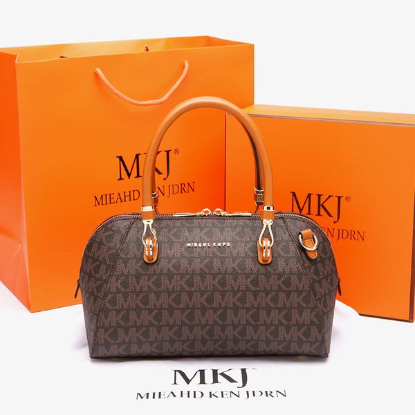 2020 casual retro women shoulder bags designer brand chic strap female handbags luxury leather crossbody messenger bag c0121
2020 casual retro women shoulder bags designer brand chic strap female handbags luxury leather crossbody messenger bag c0121