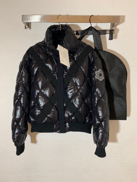 2020 high end snowflake armband diamond plaid ribbon cross long sleeve hooded down jacket + dust bag, Black
2020 high end snowflake armband diamond plaid ribbon cross long sleeve hooded down jacket + dust bag, Black