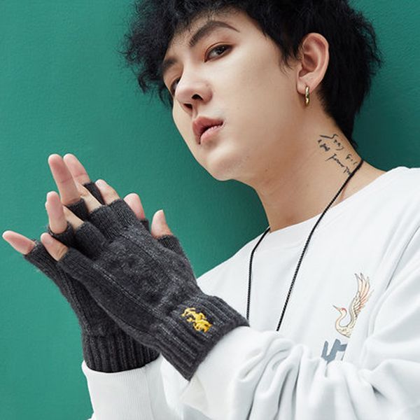 gloves for men's winter warm and cold proof plush trend korean edition students' thickened driving sports cycling couple's ha
gloves for men's winter warm and cold proof plush trend korean edition students' thickened driving sports cycling couple's ha