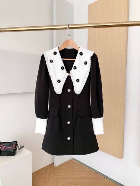 exquisite doll neck dress, Black;gray
exquisite doll neck dress, Black;gray