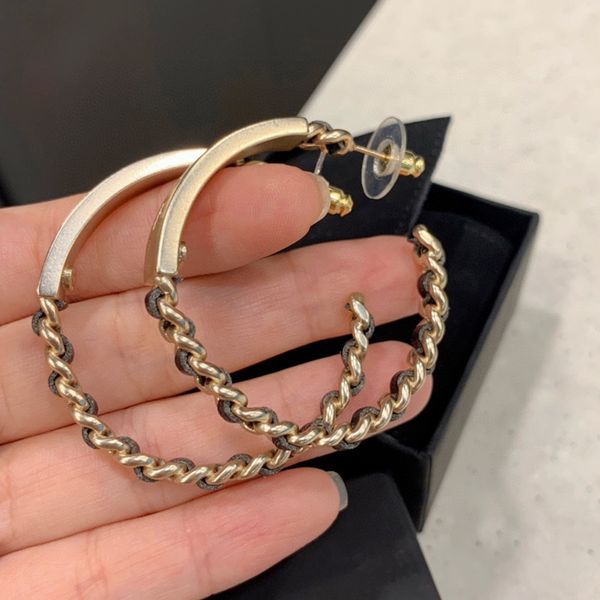 the new classic temperament, elegant black leather interwoven gold design earrings, ultra-fashionable all-match earrings ing, Red;brown
the new classic temperament, elegant black leather interwoven gold design earrings, ultra-fashionable all-match earrings ing, Red;brown