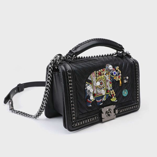 luxurys designers lock xiaoxiang lingge embroidery printing 2021 new xiaoxiangfeng portable one shoulder messenger bag women's chain
luxurys designers lock xiaoxiang lingge embroidery printing 2021 new xiaoxiangfeng portable one shoulder messenger bag women's chain