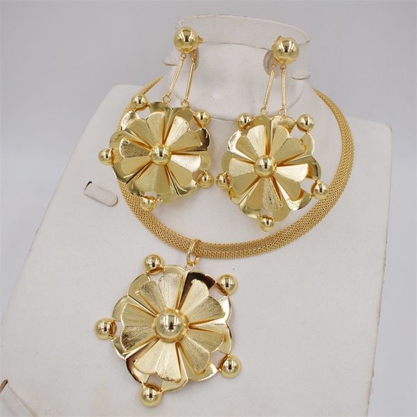 dubai 3color gold color jewelry set for women african beads jewlery fashion necklace set earring jewelry 201222, Slivery;crystal
dubai 3color gold color jewelry set for women african beads jewlery fashion necklace set earring jewelry 201222, Slivery;crystal