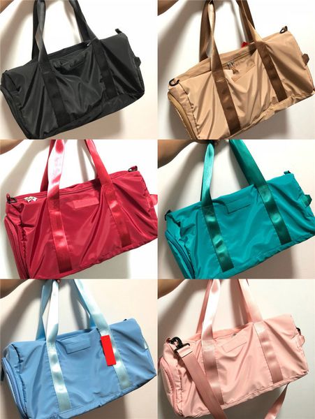 fashion sports travel bag nylon pure color classic red bag shoes droppable outdoor travel sports bag 48*28*20cm
fashion sports travel bag nylon pure color classic red bag shoes droppable outdoor travel sports bag 48*28*20cm