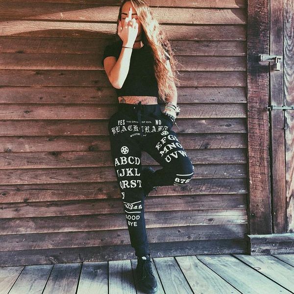 gothic letter print graffiti black pants women drawstring caroon harajuku sweatpants streetwear punk active trousers drop shipping, Black;white
gothic letter print graffiti black pants women drawstring caroon harajuku sweatpants streetwear punk active trousers drop shipping, Black;white