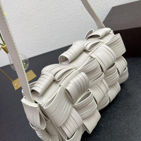 5a+ brand designer women's shoulder bag fashion casset classic beancurd bags luxury woven element calf leather handbag size 23*17*8cm
5a+ brand designer women's shoulder bag fashion casset classic beancurd bags luxury woven element calf leather handbag size 23*17*8cm