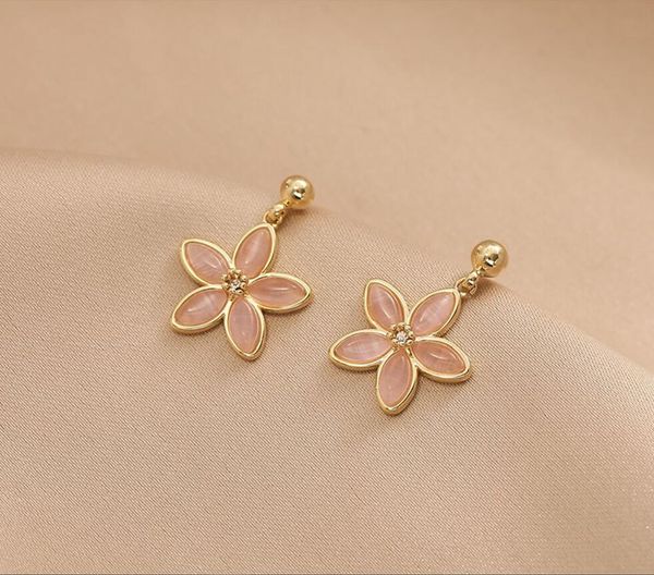 2020 the new beautiful pink flower s925 sterling silver earrings are small and simple 305, Golden;silver
2020 the new beautiful pink flower s925 sterling silver earrings are small and simple 305, Golden;silver