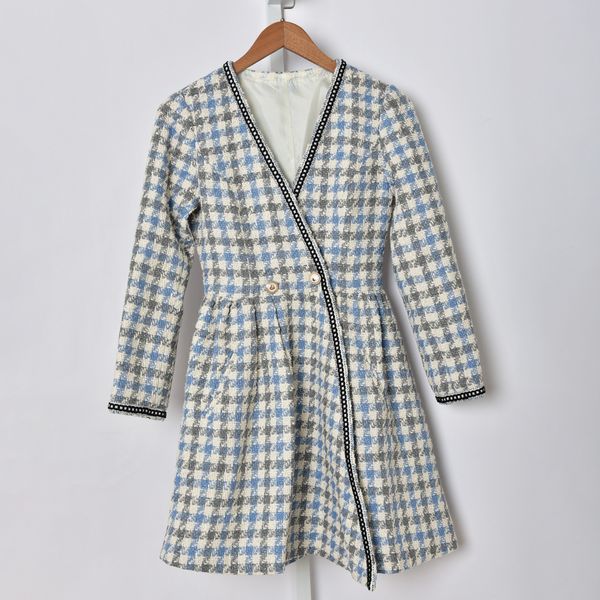 2020 spring autumn long sleeve v neck blue plaid tweed panelled buttons short dress women fashion dresses s2718226, Black;gray
2020 spring autumn long sleeve v neck blue plaid tweed panelled buttons short dress women fashion dresses s2718226, Black;gray