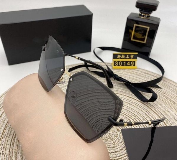 sunglasses for women popular style big hollow frame summer style uv protection lens fashion model with case, White;black
sunglasses for women popular style big hollow frame summer style uv protection lens fashion model with case, White;black