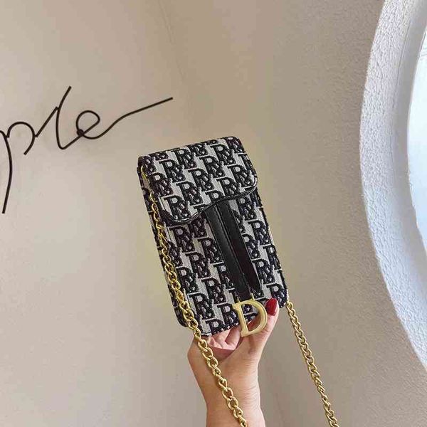 classic vertical mobile phone female new fashion versatile chain messenger mini bag handbags, Black;red
classic vertical mobile phone female new fashion versatile chain messenger mini bag handbags, Black;red