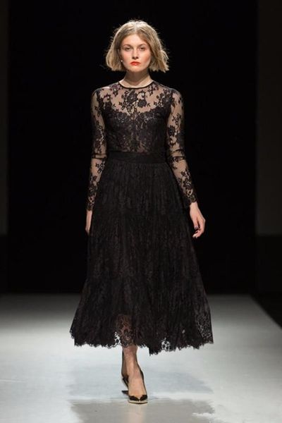 2021 runway black lace prom dresses o-neck long sleeves homecoming party gowns a line bride vestidos de novia
2021 runway black lace prom dresses o-neck long sleeves homecoming party gowns a line bride vestidos de novia