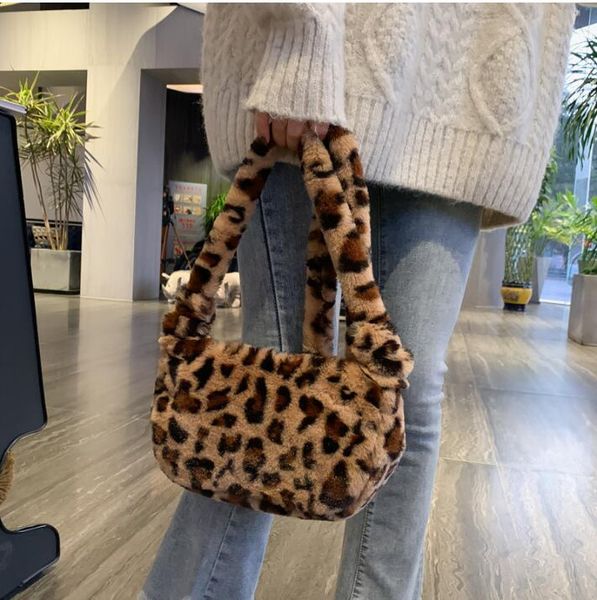 winter fashion shoulder bag vintage soft long chains messenger bag women new stream zipper bagsoutdoor phone totes
winter fashion shoulder bag vintage soft long chains messenger bag women new stream zipper bagsoutdoor phone totes