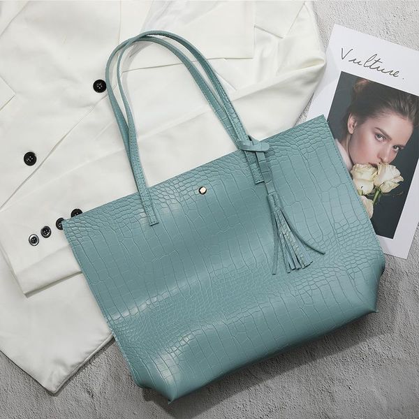 ladies lingge chain bag new fashion simple pu black shoulder messenger bag
ladies lingge chain bag new fashion simple pu black shoulder messenger bag