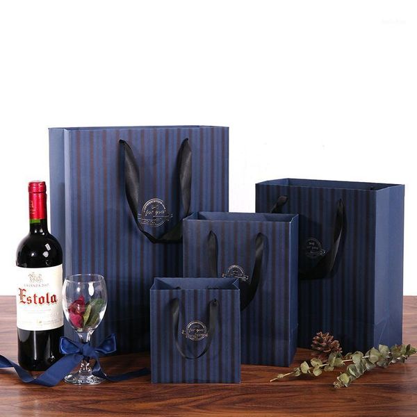 5pcs simple bag business gift bag graduation quarter british wind paper father 's day blue men' s party gift1
5pcs simple bag business gift bag graduation quarter british wind paper father 's day blue men' s party gift1