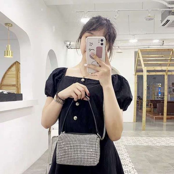 womens bag 2020 new fashion full diamond bling diamond underarm bag diamond womens small square bag 
womens bag 2020 new fashion full diamond bling diamond underarm bag diamond womens small square bag