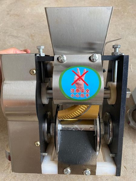 dumpling molds used in dumpling machine samosa are of different sizes. dumplings/samosas/spring rolls. molding machine
dumpling molds used in dumpling machine samosa are of different sizes. dumplings/samosas/spring rolls. molding machine
